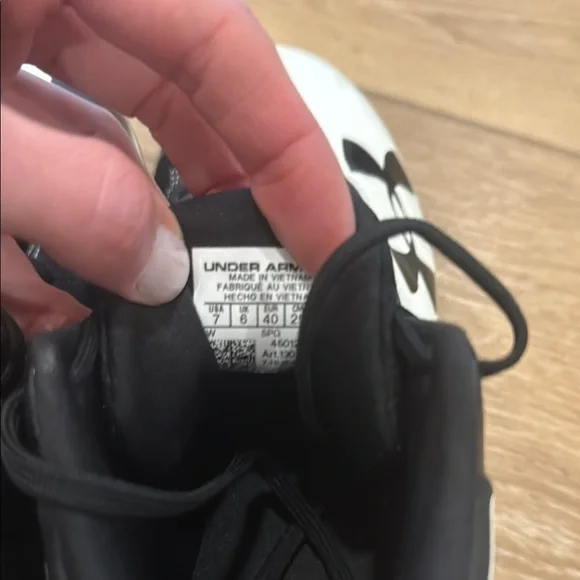 Under Armour Cleats size Youth 7 - Picture 6 of 8